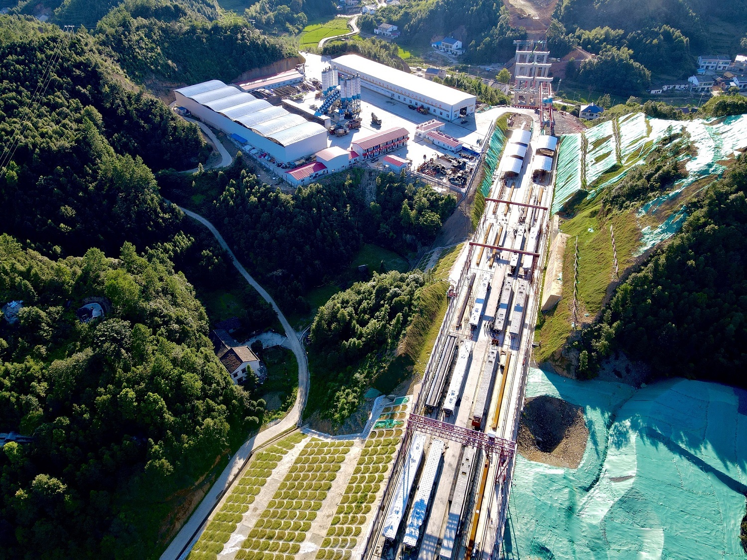 20210406534024.jpg 2平益八標(biāo)制梁場(chǎng)最后一片箱梁.jpg