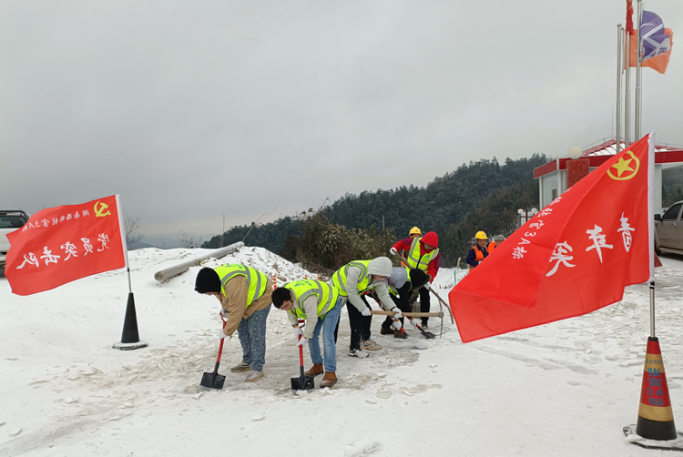 20221205429586.jpg 20221201 為民辦實(shí)事 張官3A標(biāo)志愿除雪保暢通.jpg