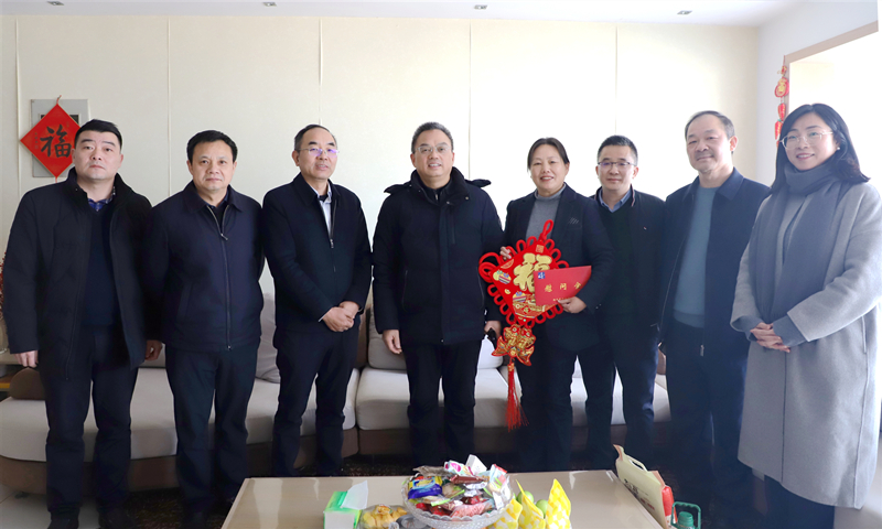 20240126126741.jpg 黃甲平慰問(wèn)湖南路橋勞模劉玉蘭_副本.jpg